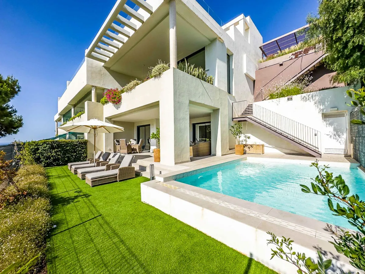 b6e6d32c-d2b1-4113-89c7-2e0fb69accdf