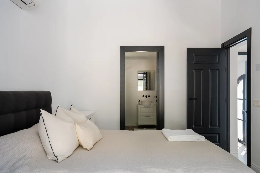 08b138a5-56e0-4e14-a849-7c37eb8d5bc5