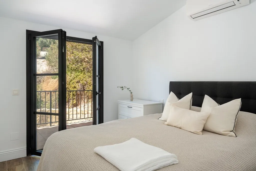 8e3c809a-df32-4f6a-8e1e-d9527c915342