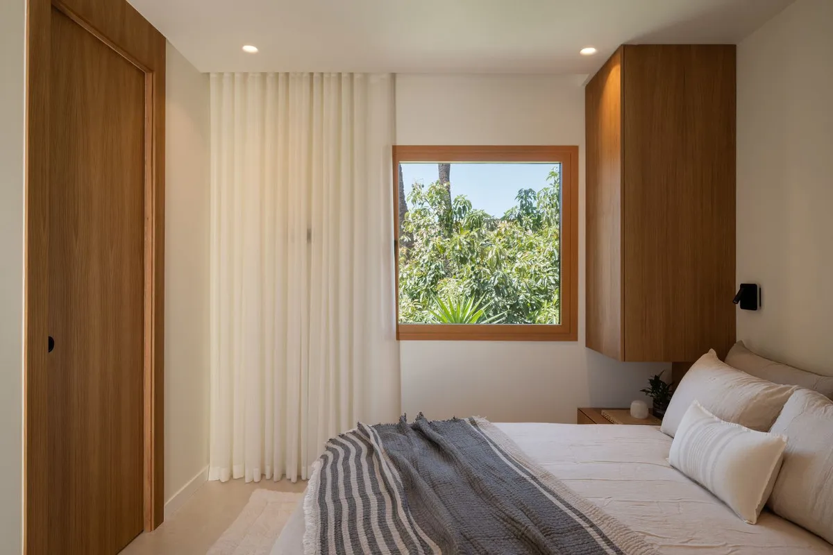 b7d83749-b933-4189-9f88-4f3c8153df1b