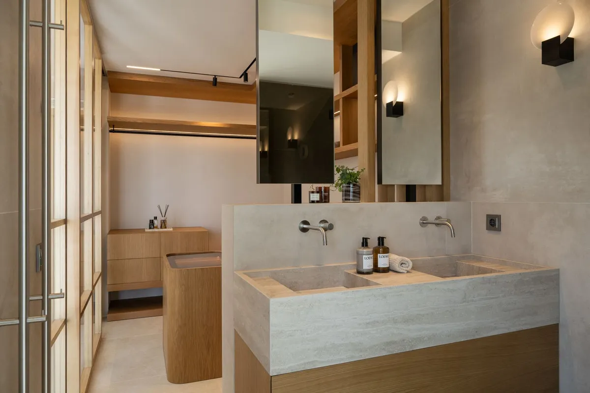 fd626570-259f-4e6b-a770-7db8de2305d9