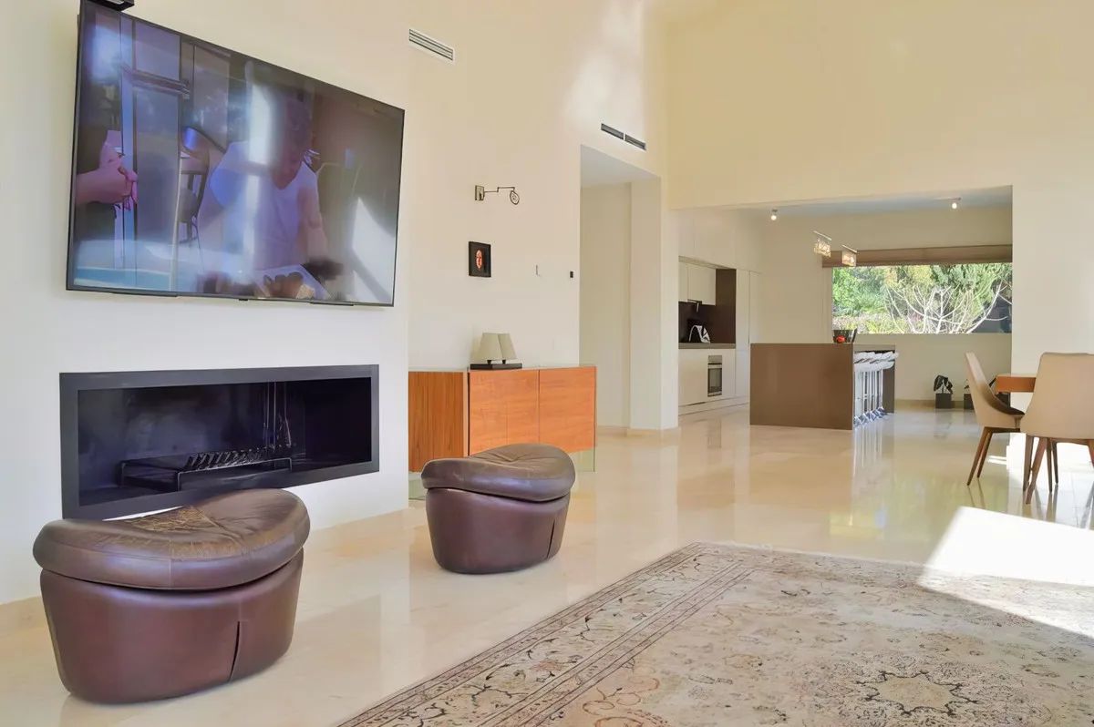 2804c315-ae03-4d9c-9cd7-c06d3a581d68