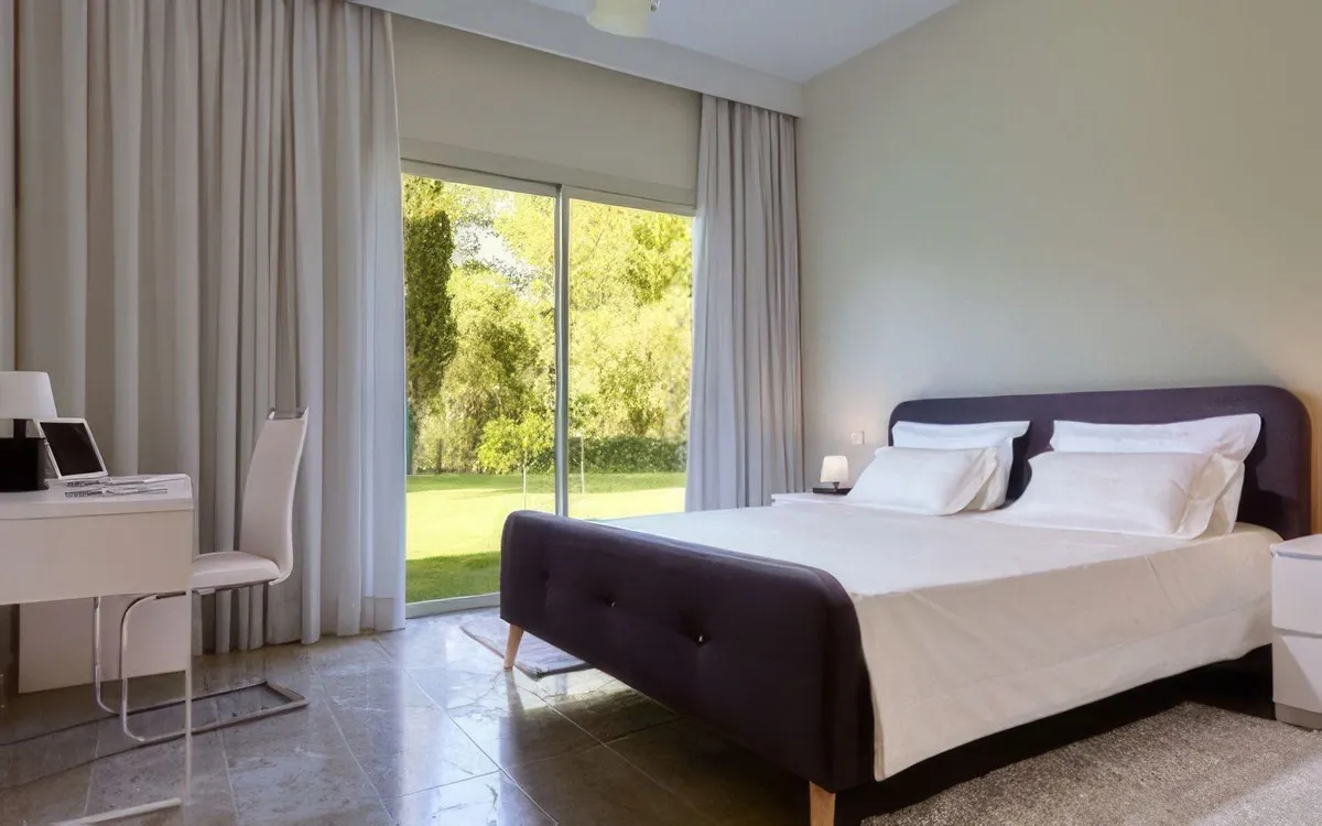 dc086d03-55b5-4b73-b427-21d17c0aa8b8