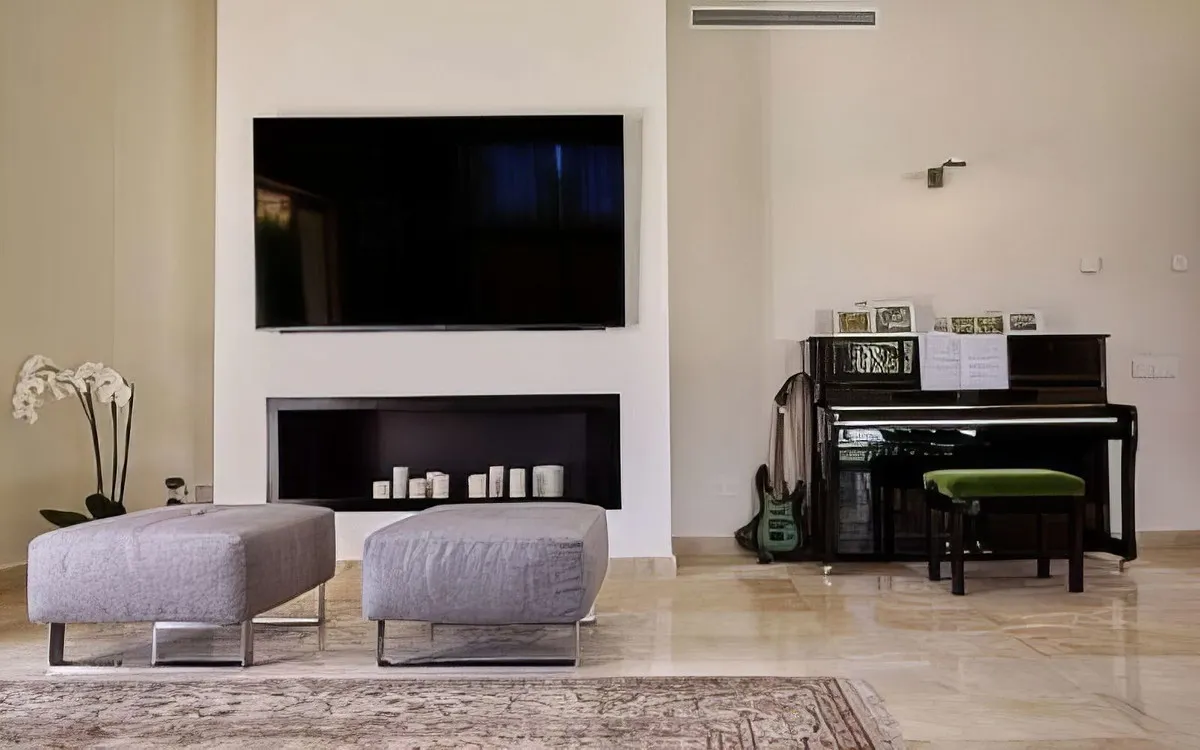 e09b0551-61af-4598-ba80-7251c617d4a8