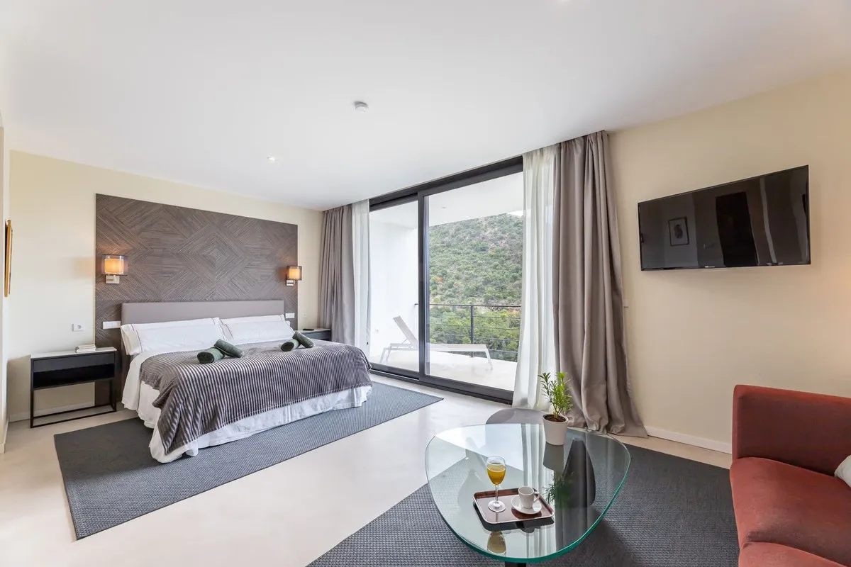 02e56739-909c-4d5d-9e6d-a7c64c71979c