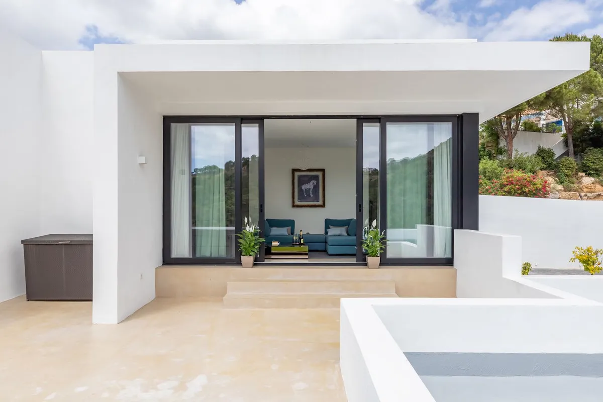 0948bcc5-6b11-4b77-877c-73e653bc98ff