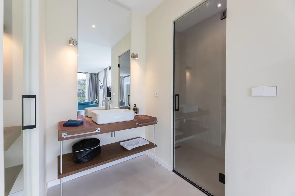 4c087c96-8790-4f27-a9e5-2ccff570fab8