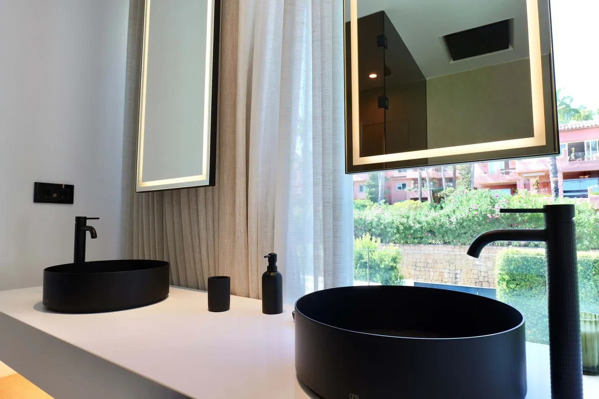 40a19fca-5e0a-4e06-9dc6-eb93e08d5e33