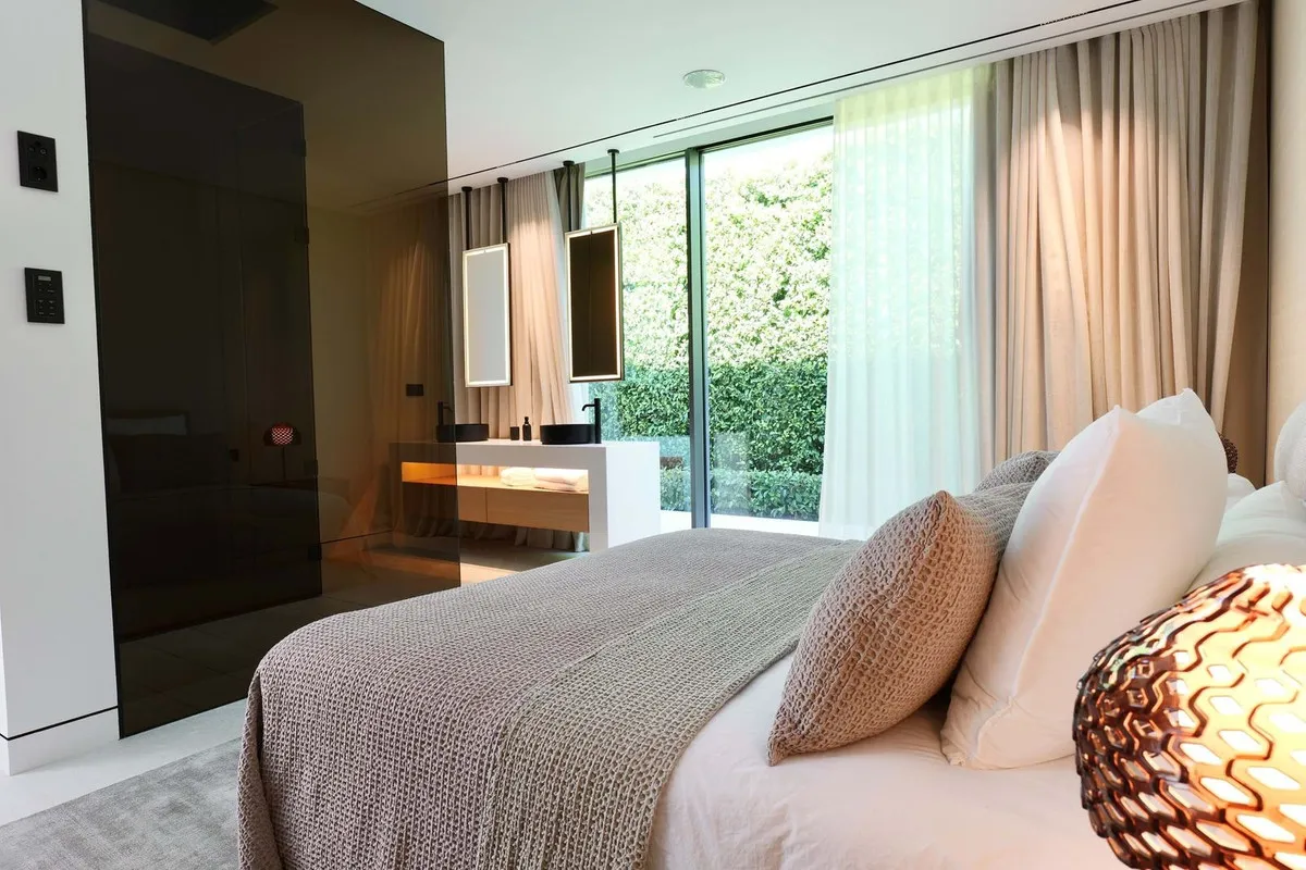 abb7f9e9-4c38-442b-9c43-24dab2b018c3