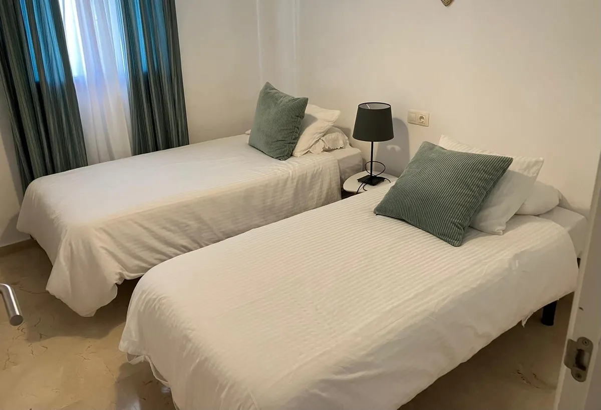 12a8f001-d5ee-4dcd-b136-471bcb46e9d0