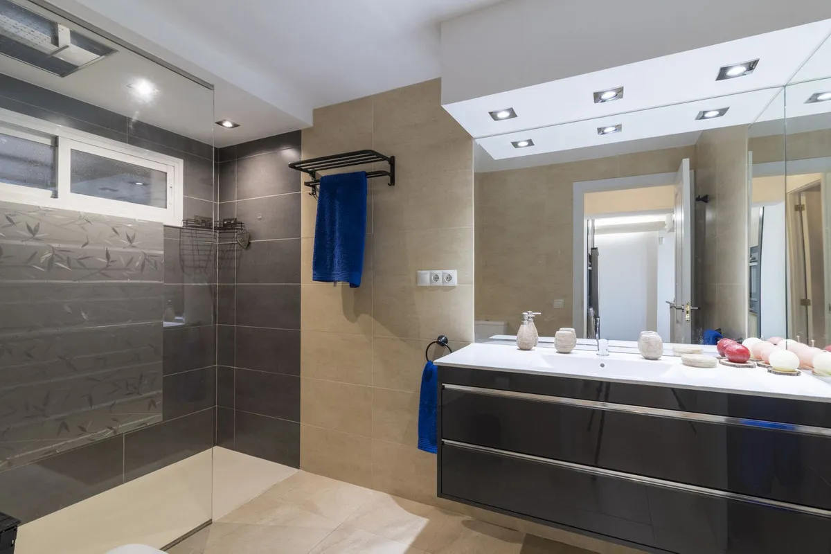 1f360563-a753-432b-8099-1f8b2a7ab67f