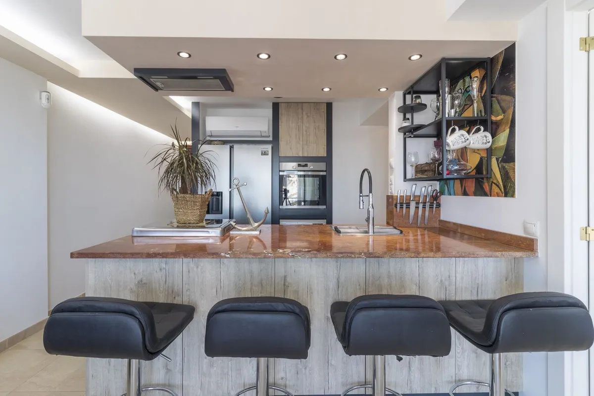 f4e98c53-b23f-42cd-98e3-dceb03641aeb