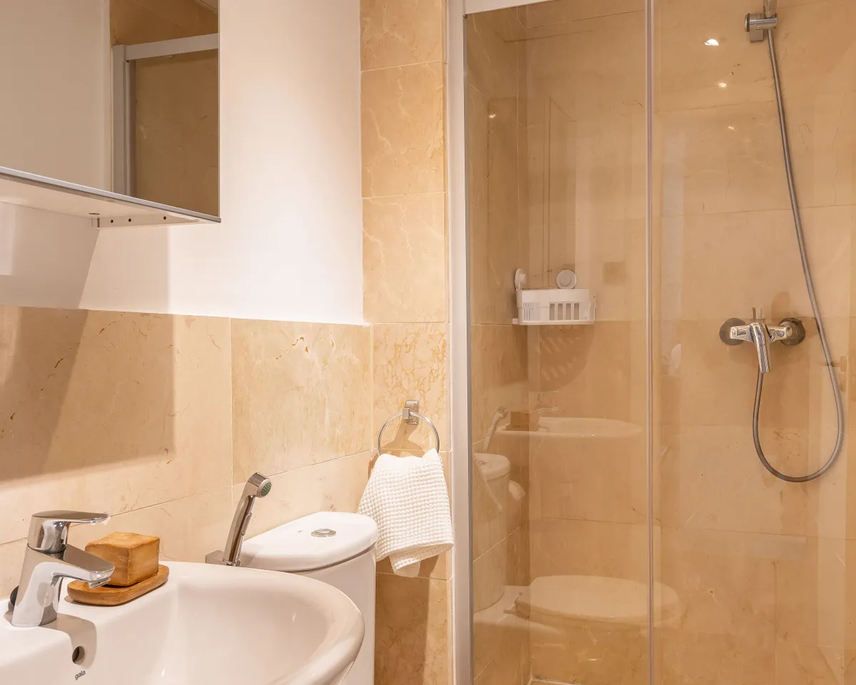 ef21b0ea-effc-42d0-bd94-5aeff8500c81