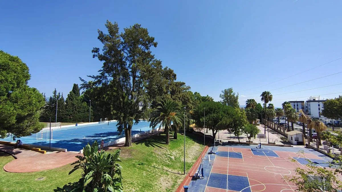 d8b8047f-c969-433e-9cab-44ca3fd258d1