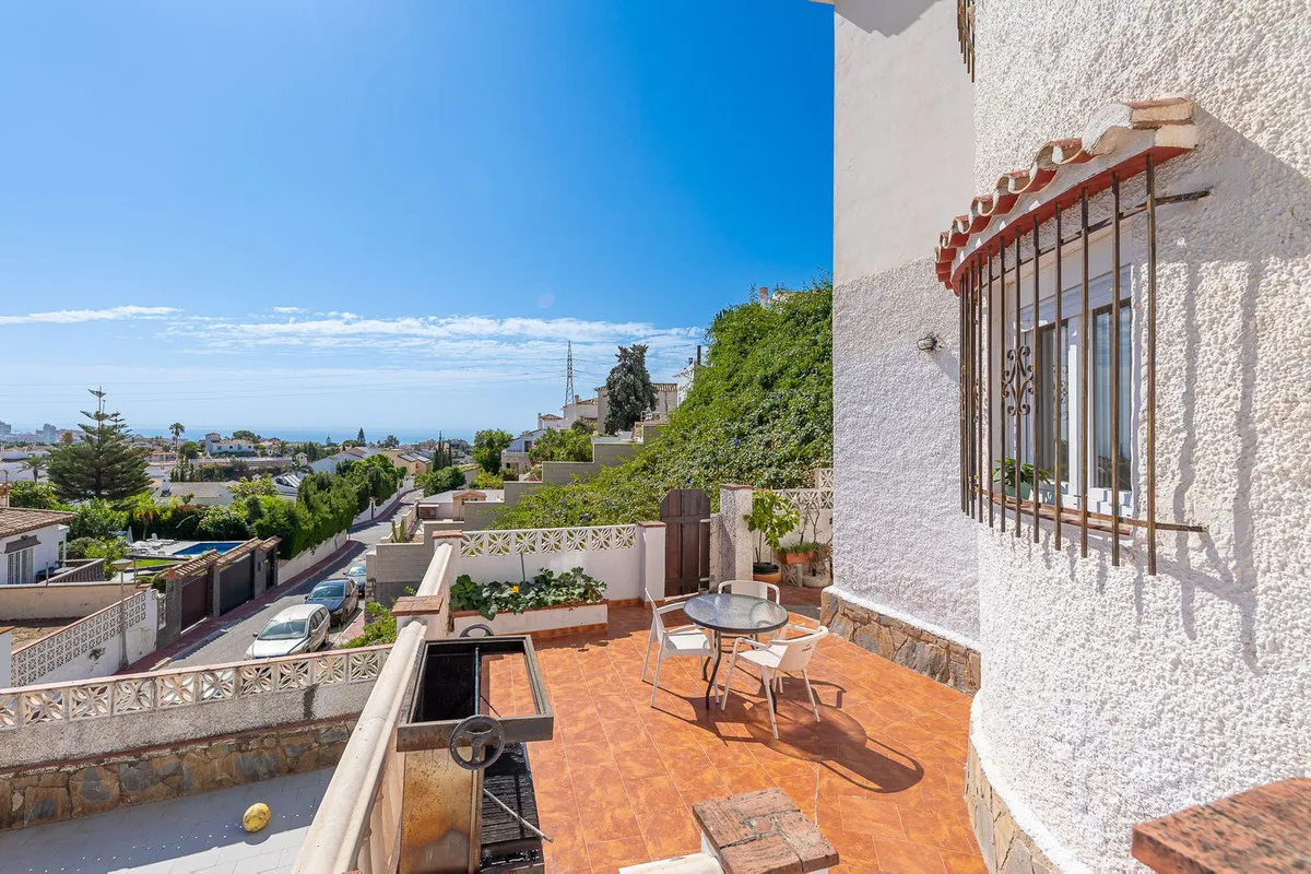 3e57d5bf-54b1-484f-8d19-2c4cd7146292