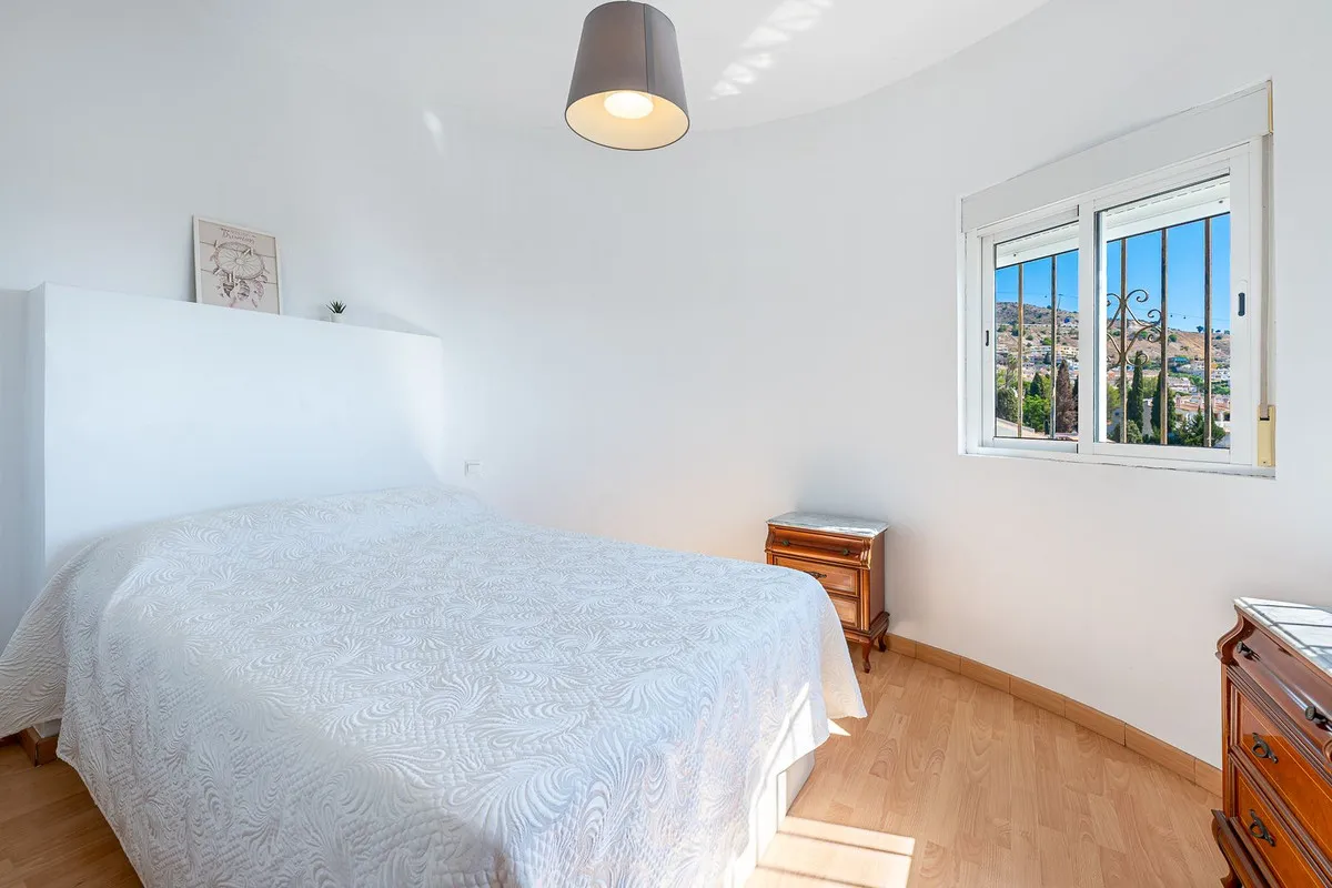 59f93dce-9f25-4569-904f-a0bd73f40895