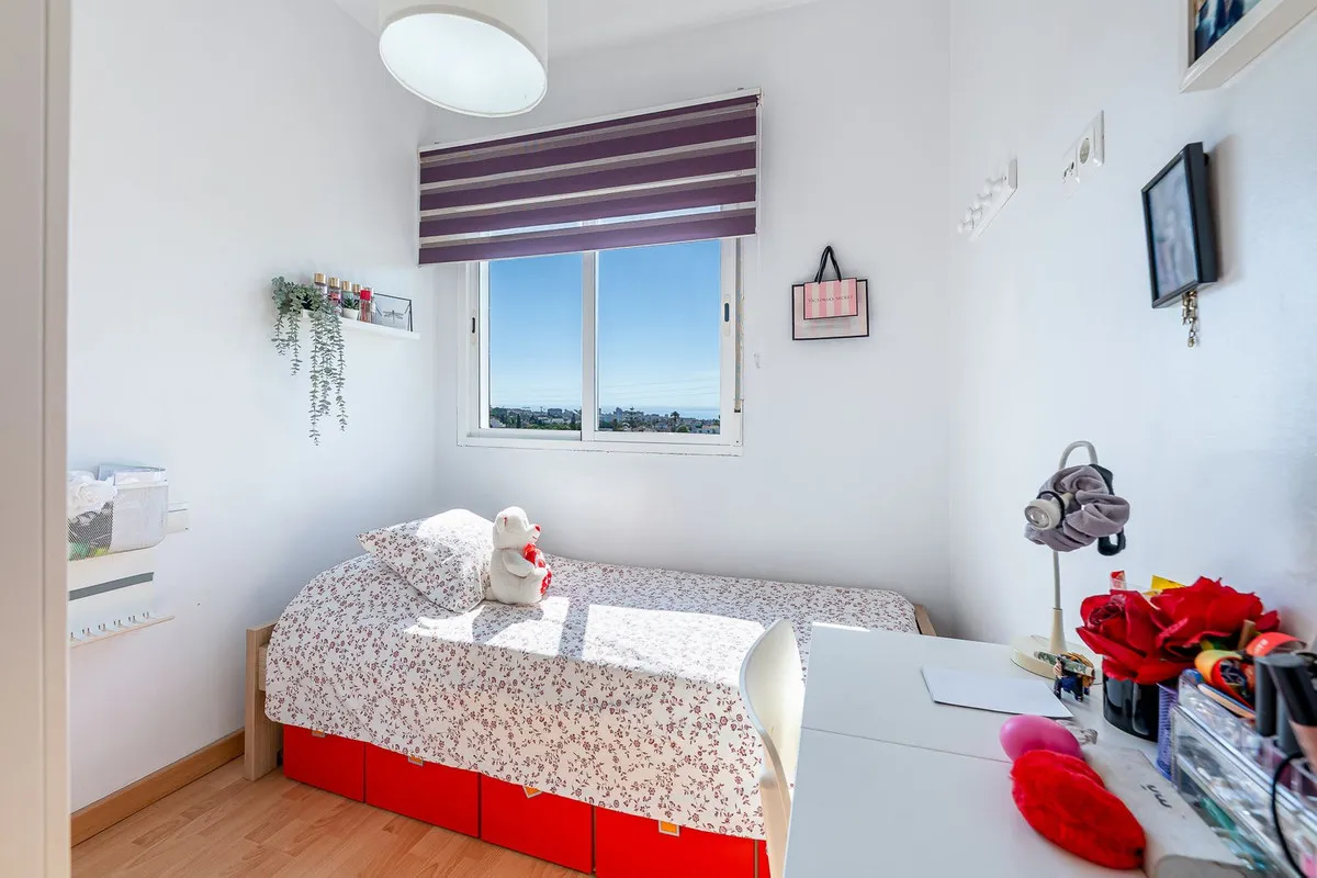 695ce547-3210-48d8-b8d1-ccca684e64cf