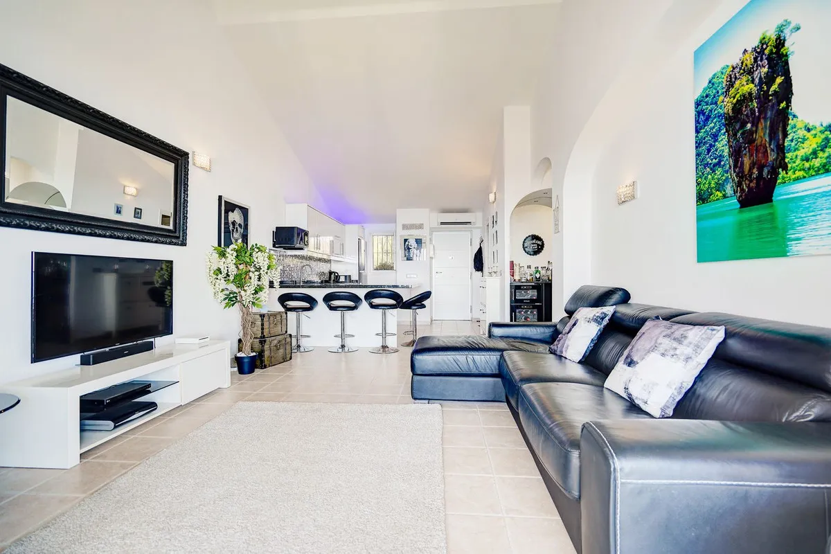 7158ca65-2abd-427e-8776-f955021c93bc