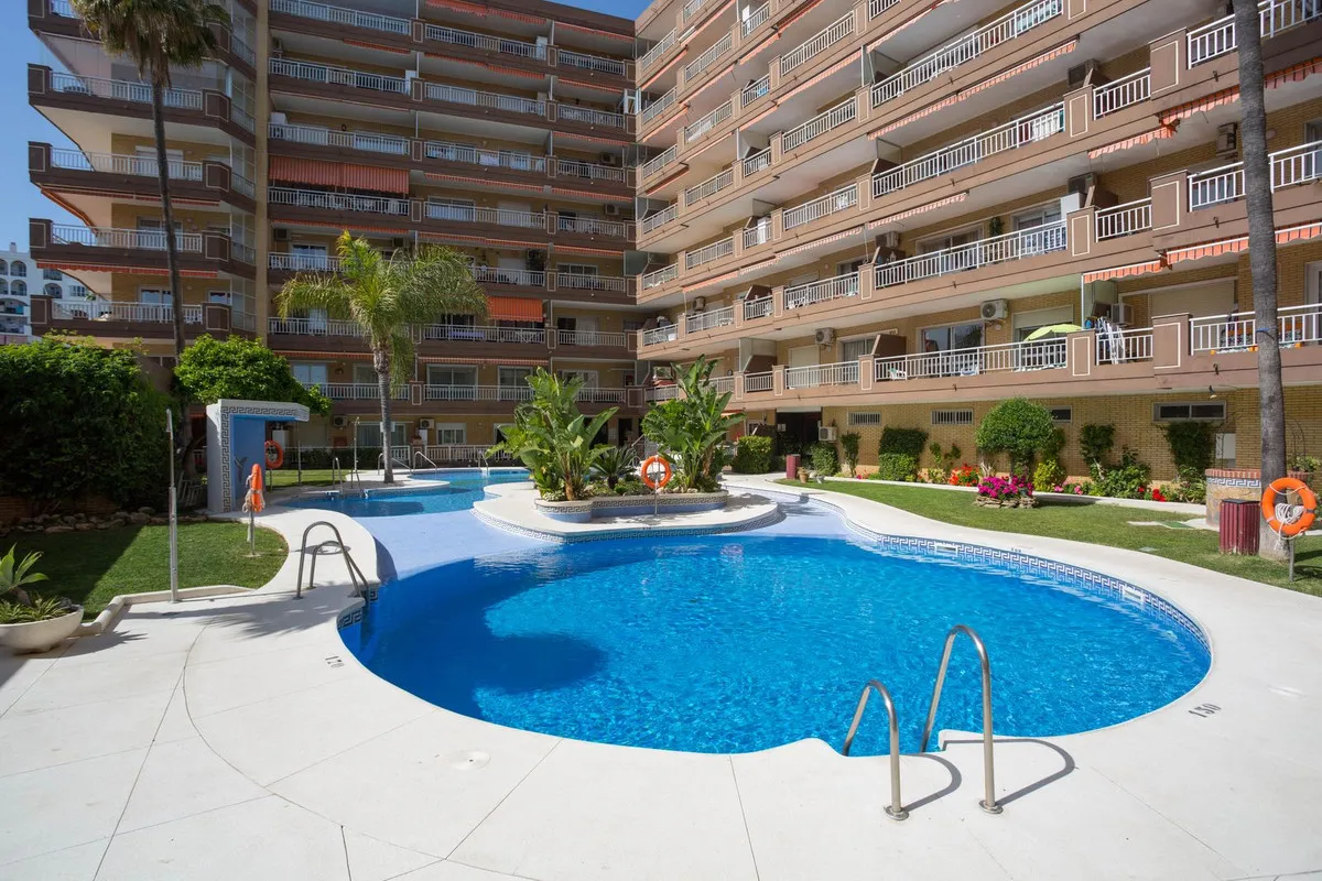 19b15a64-40d4-4b58-abe1-8b30550d95d4