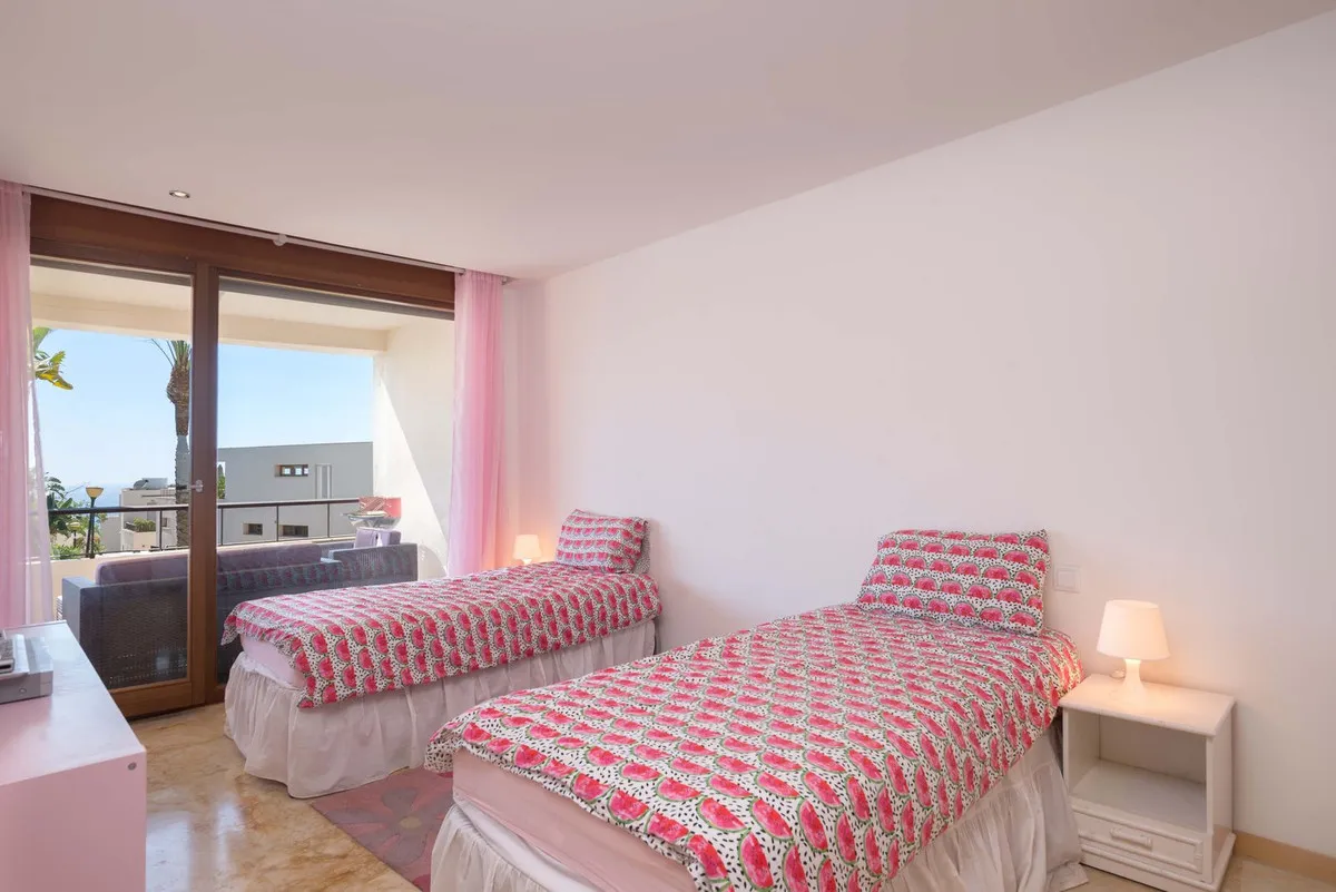 fa974180-127e-4a30-bb61-7d9e09b22863