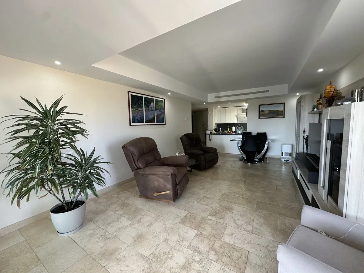 71475794-5f11-43c4-83e1-c148a83f0e71