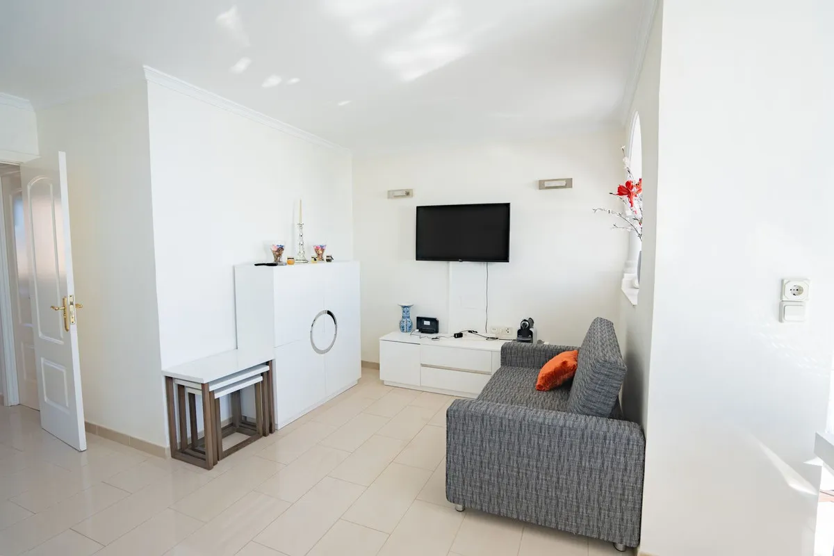 79fd76d9-585c-42fb-b125-12fd04bbff8d