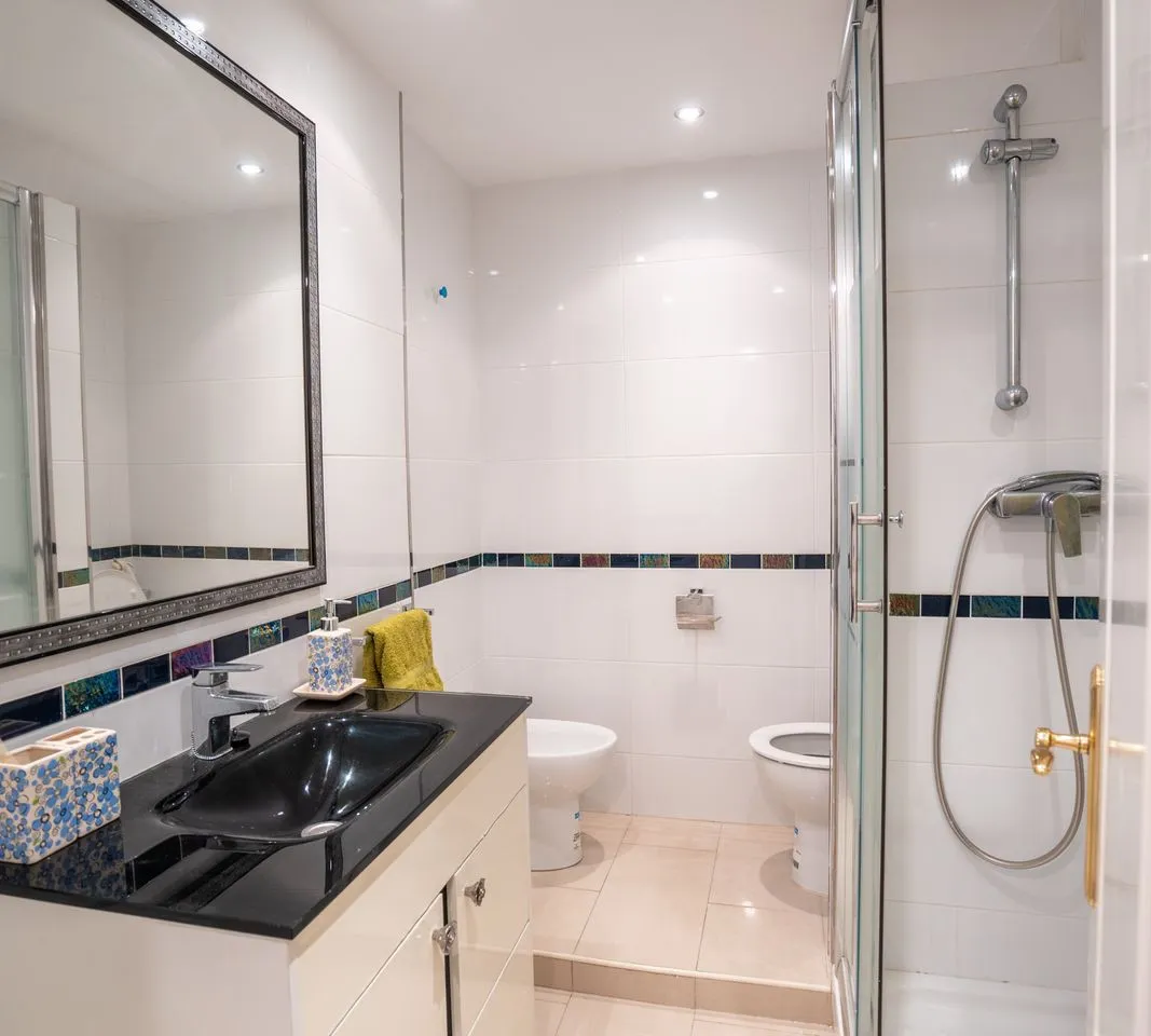 f2dbc1c8-7276-4f2a-bdd6-240078288937