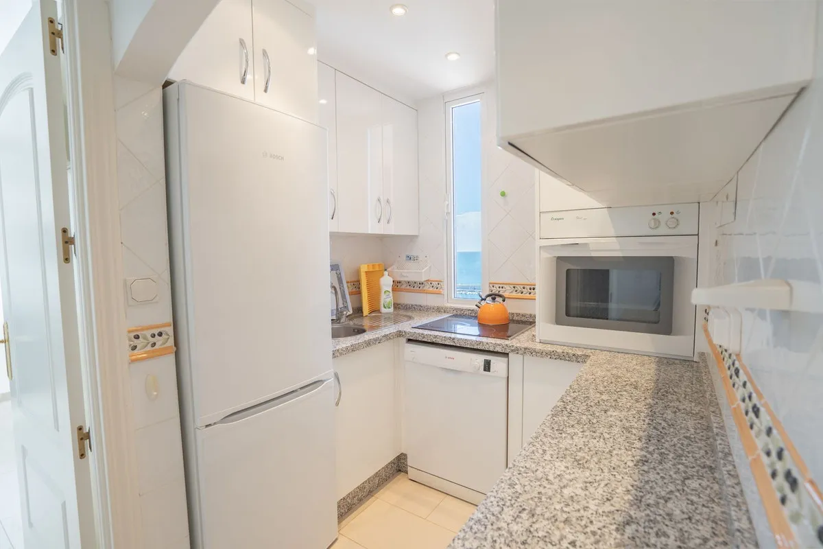 f7fbeee6-04d5-43ee-bc44-ed840f1beb7c