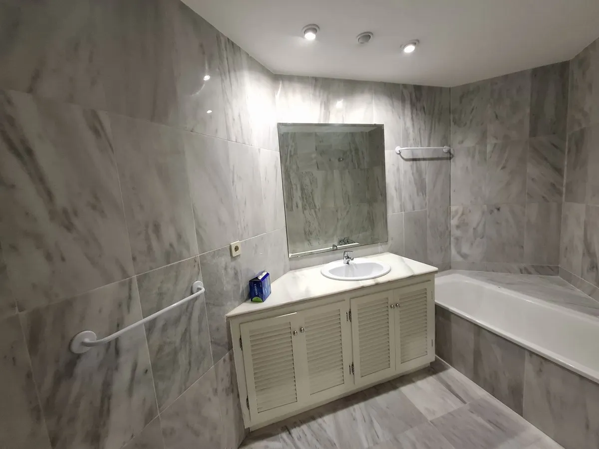 ff5c850a-4c4a-407c-9948-796db3384c58