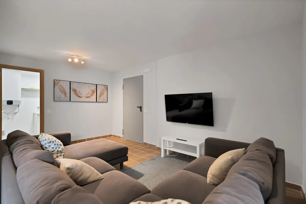 042b0cc6-1107-4201-9c0b-48e96380e3d4