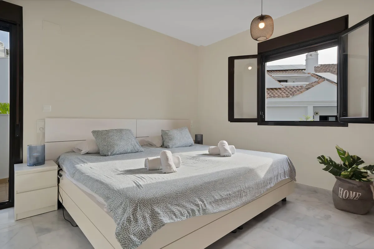 0d7dfc30-b3d8-4b4e-a579-fd0899e712a2