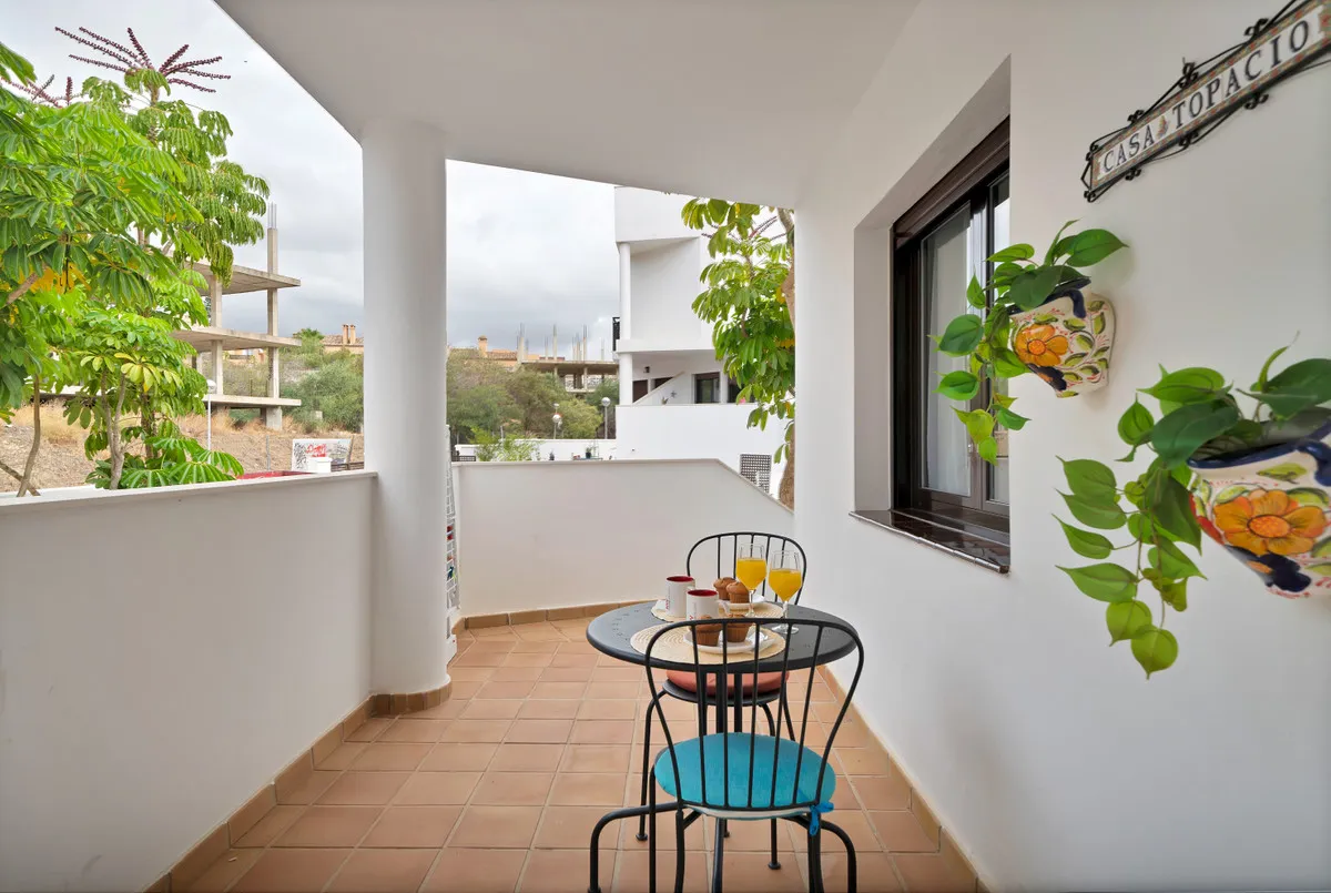 b3978383-bec2-4be4-995a-87eabaa3a1ed