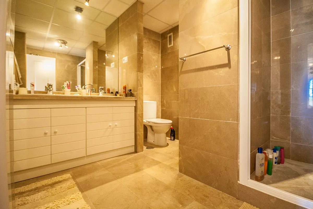 470bbe2e-794d-4efd-941d-650c760459e8