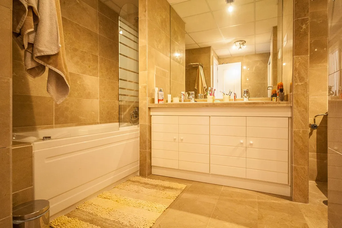 d501e0d2-56c7-408d-84d1-4db7a9f34803