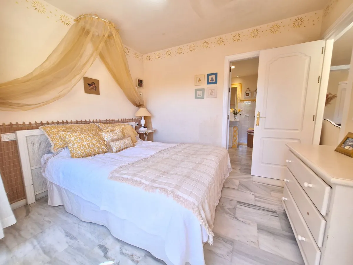 b4f03dd3-3758-4baa-a453-17daee260347