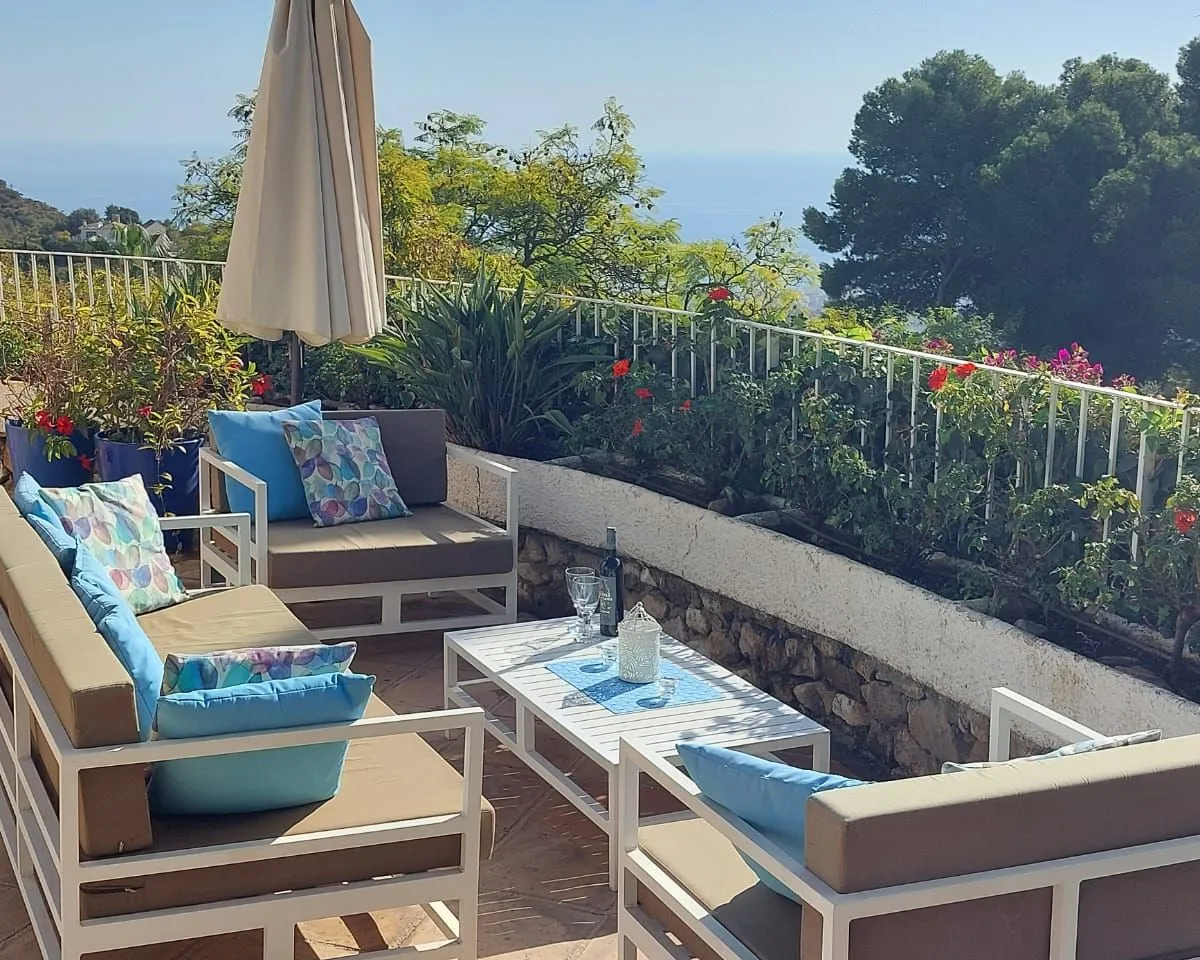 ec8b4252-bac0-48d3-bd22-5c76b0330111