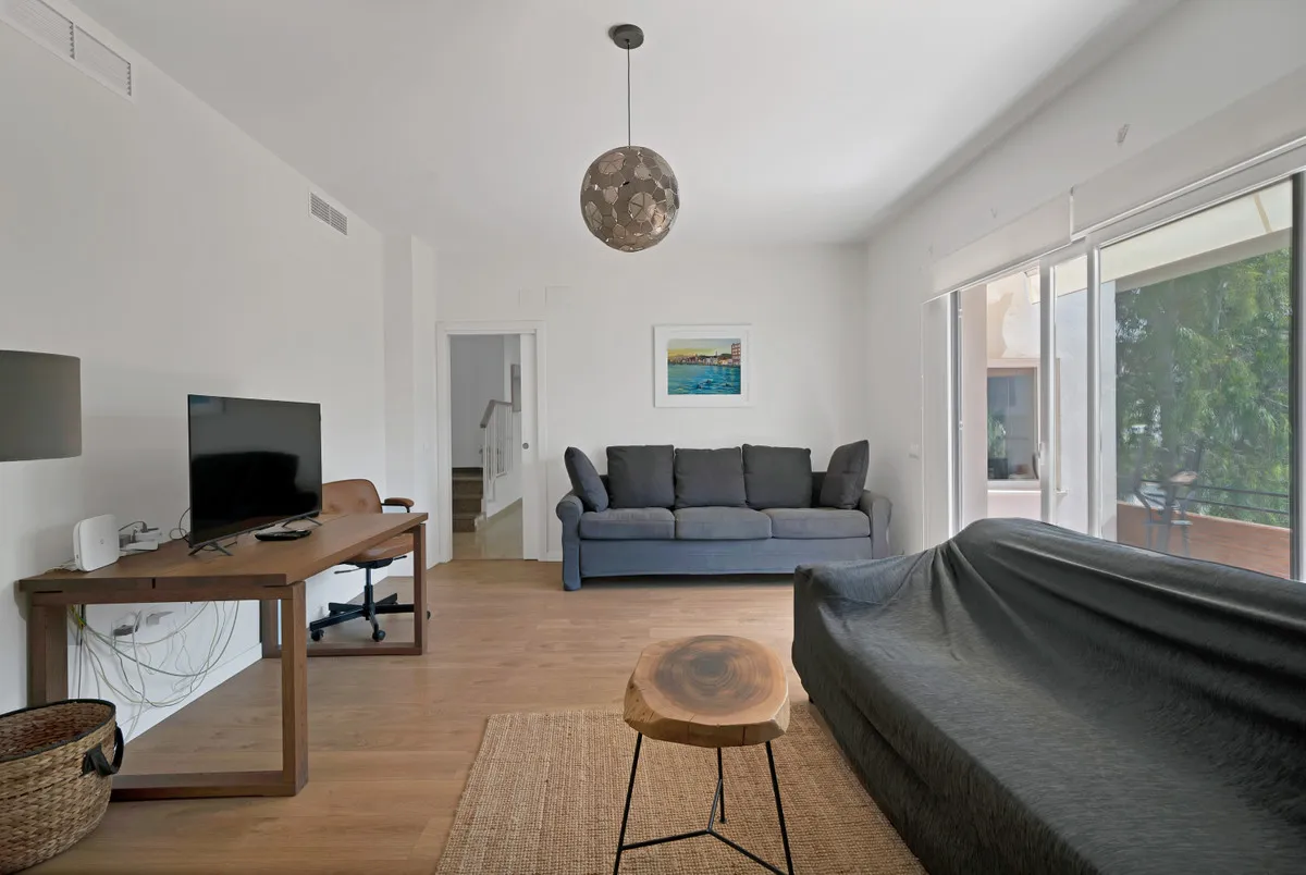 04ac8601-f513-42f5-879d-eb48316fe8d7