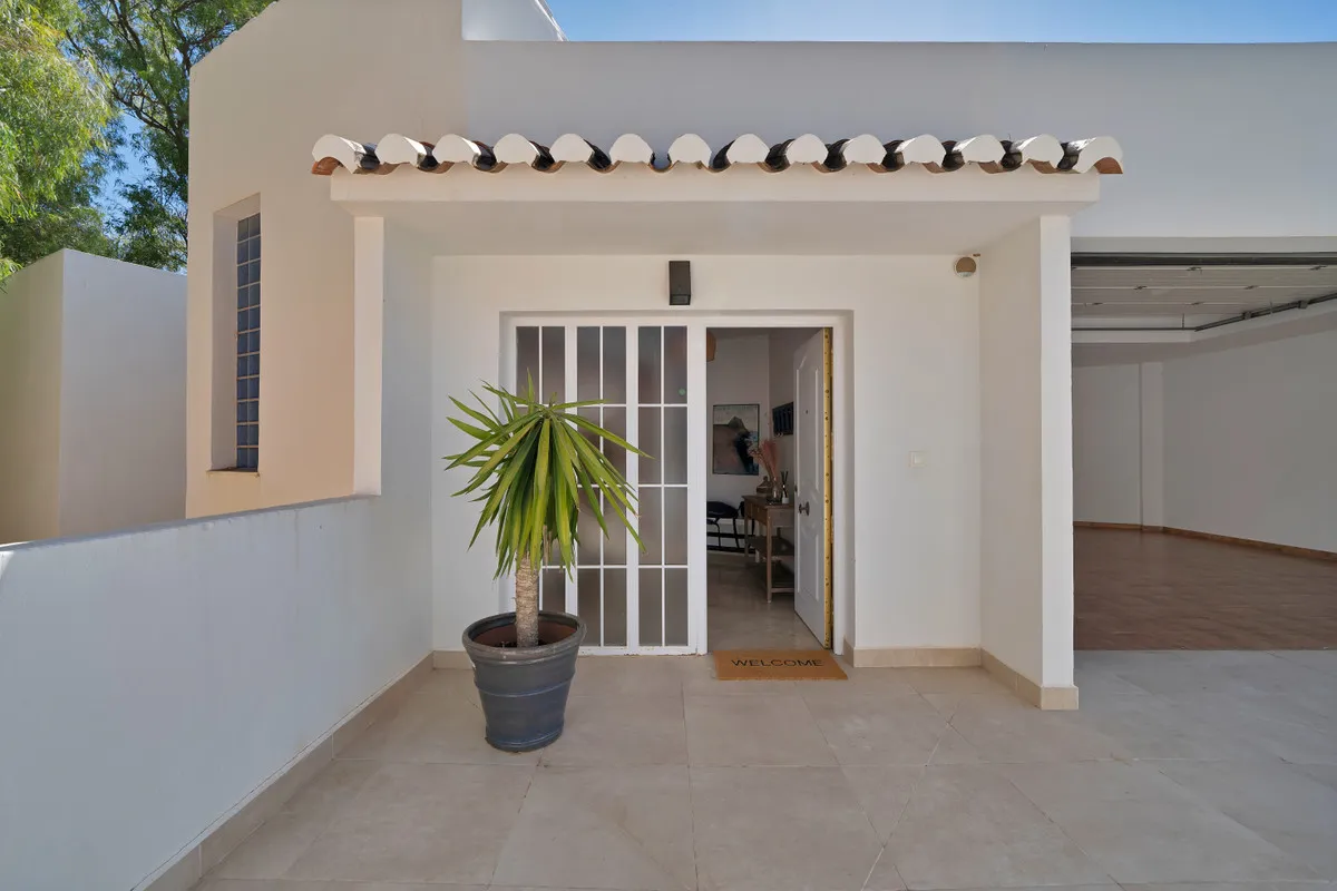 180101b3-e1bf-425d-8eac-ad9ec2b05e09