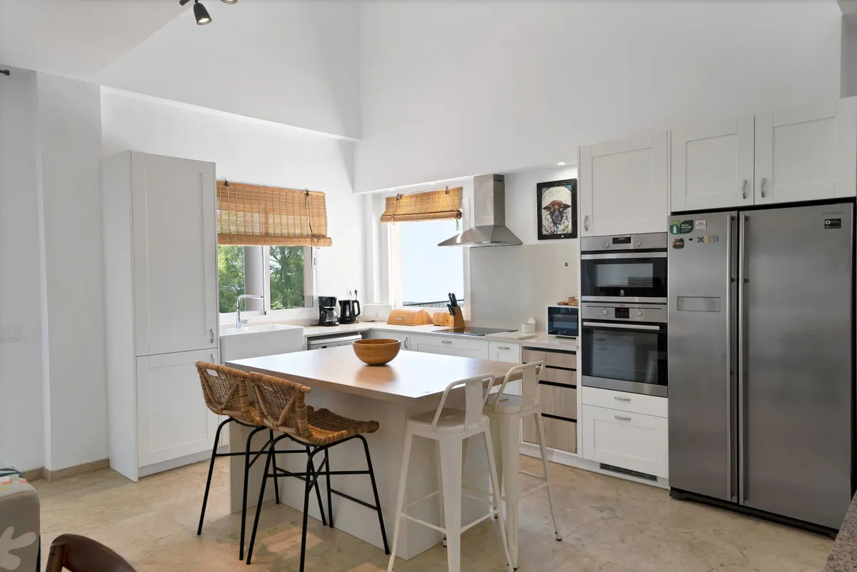 24c726e1-a197-49a4-bea8-428e7d55fe73