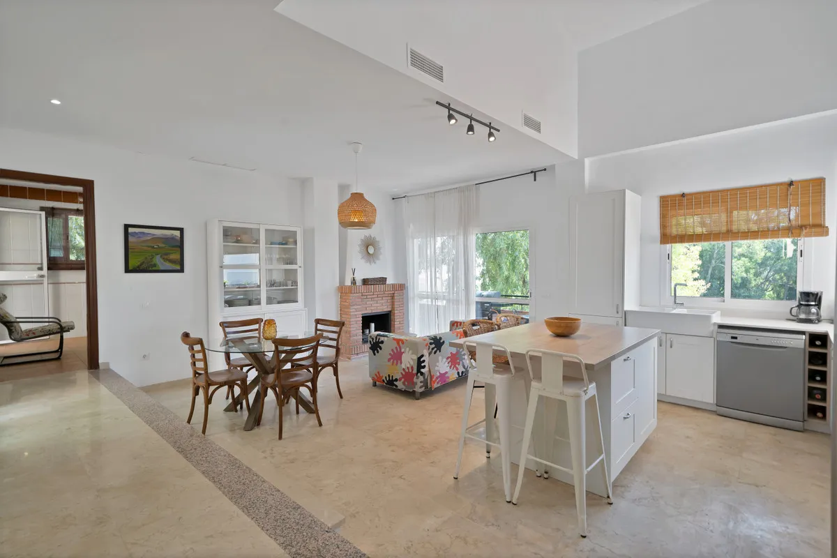 5b90f63d-4fbd-4178-9e4f-e61da29c149a