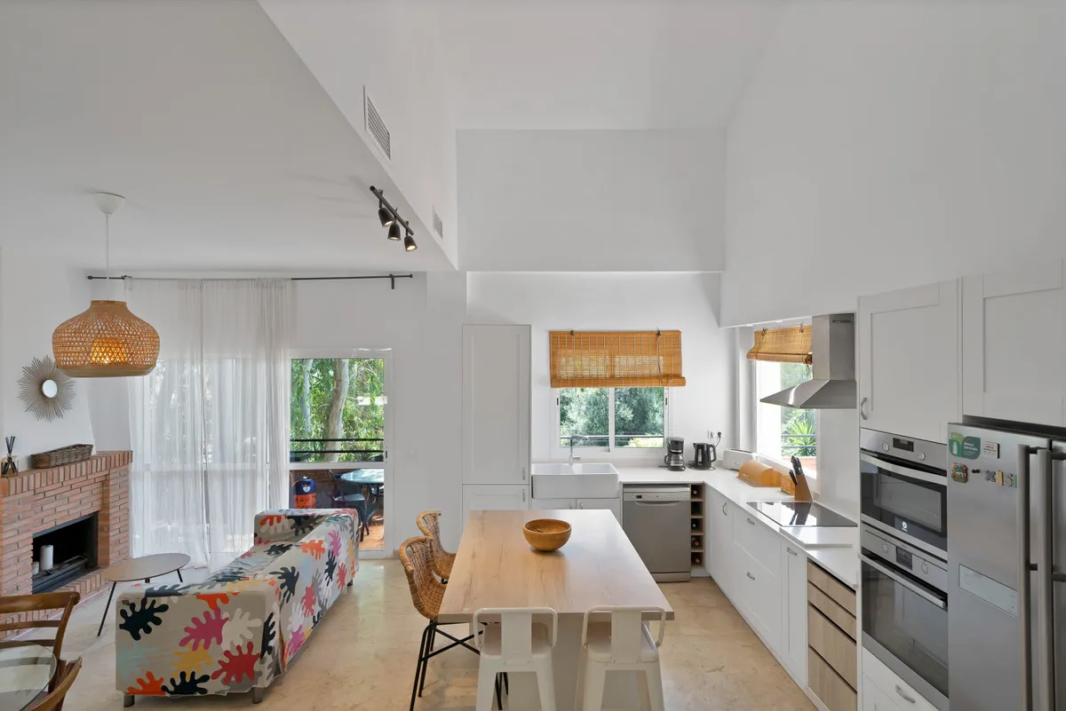 e3b2178e-a7be-48b5-8996-c7110a9d8c4b