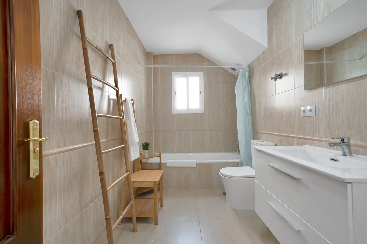 e9c33c69-7b2c-472f-acce-8e3c7b4ef7b1