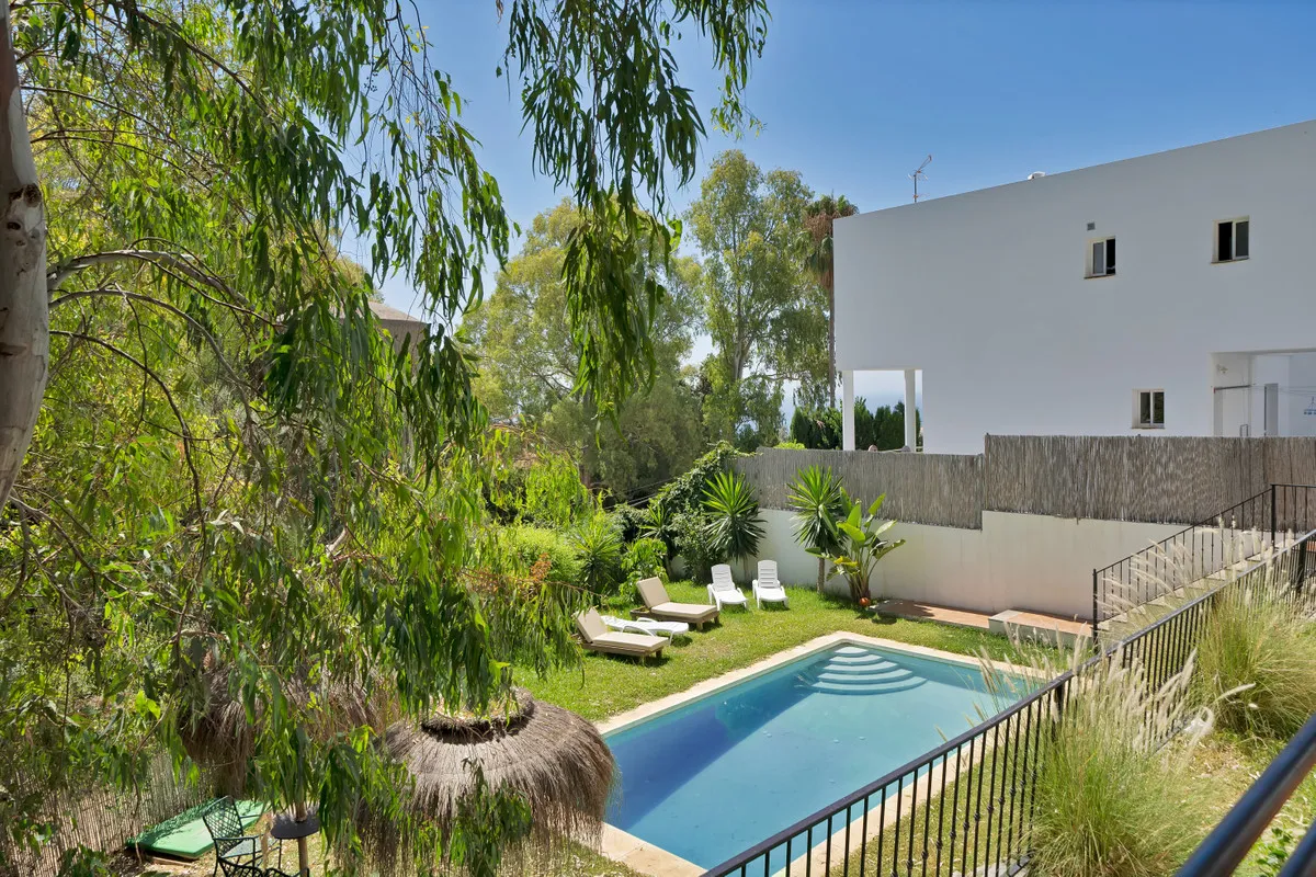 ee8e8057-3228-48eb-9738-af024cbc4369