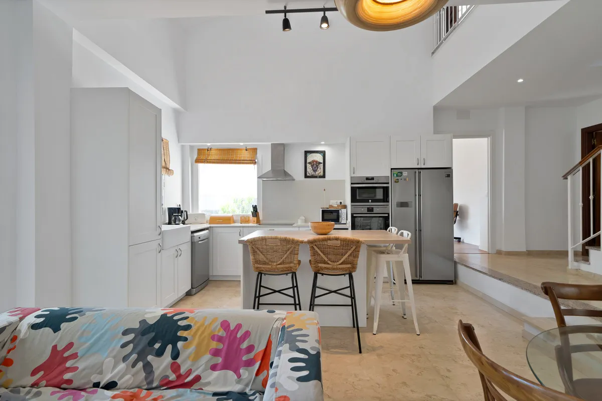 f86387a2-0c66-4be7-a126-cfd1d43e7965