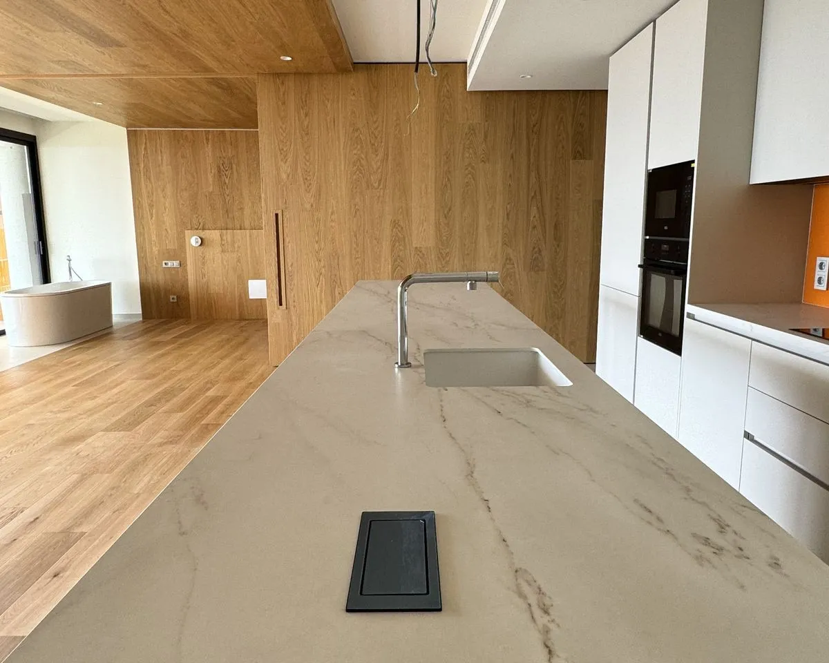 e1c90ecc-4894-4c57-9d34-d1068590f7d3