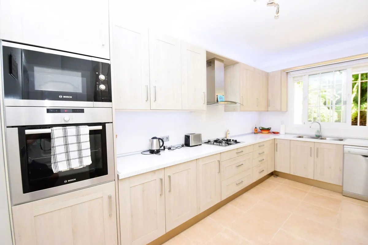 37107296-e475-4faf-b86e-37e0ab6c0670