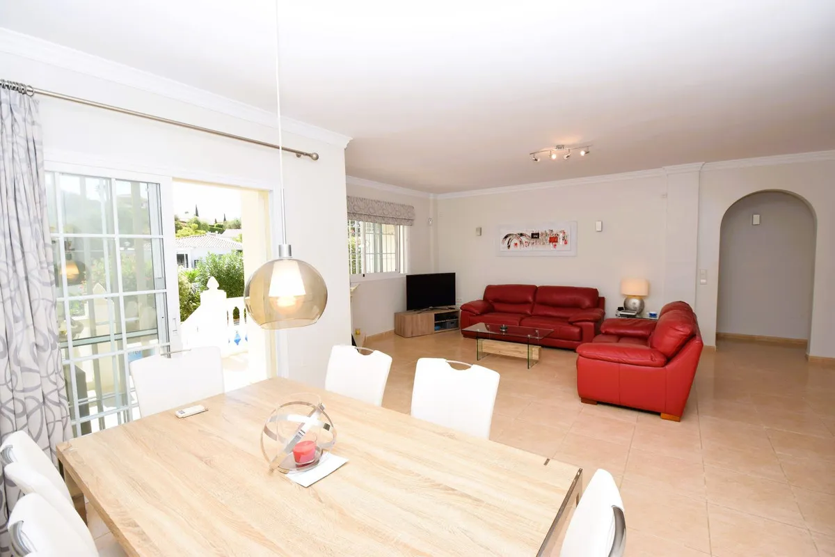 7b35cfc9-e37b-4a73-a774-fdfa97954c6a