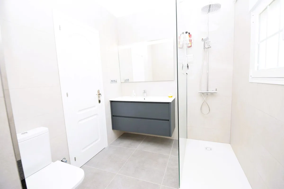 e9fd05b8-e197-4c5b-890e-645a50ff17c0