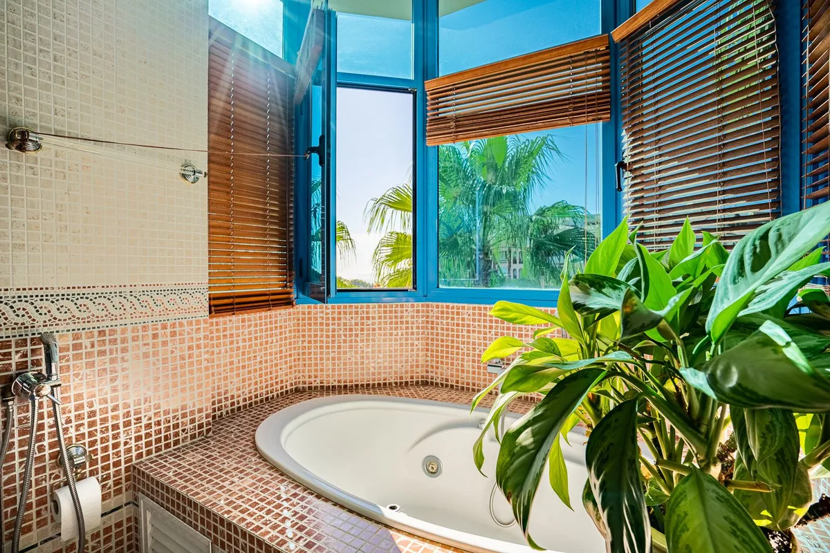 2b793f4d-9627-48b8-865d-cdbb9b0faef9