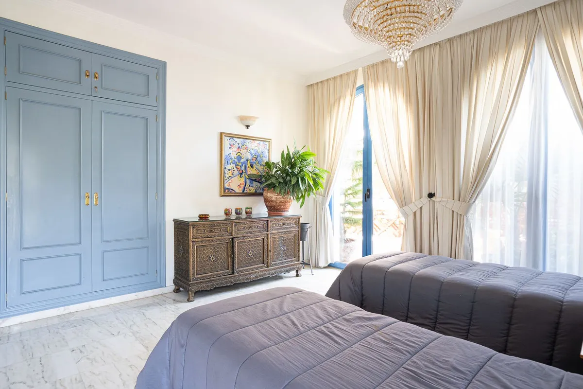 886f7aa4-fc5e-4117-bbac-7ecc22d1c737